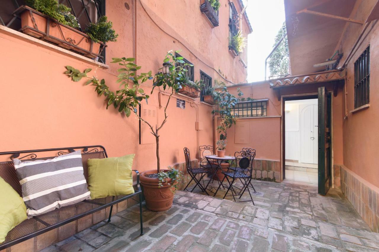 Lovely With Garden In Vatican Museums Trastevere Apartment Рим Екстериор снимка
