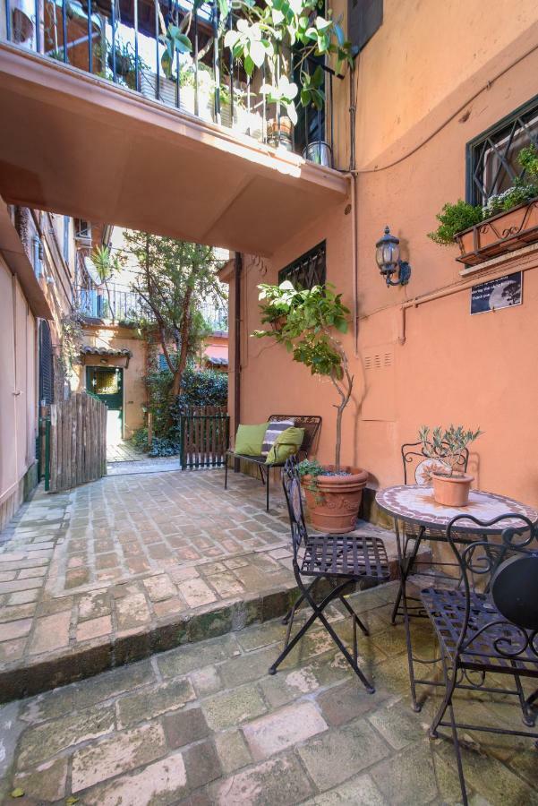 Lovely With Garden In Vatican Museums Trastevere Apartment Рим Екстериор снимка