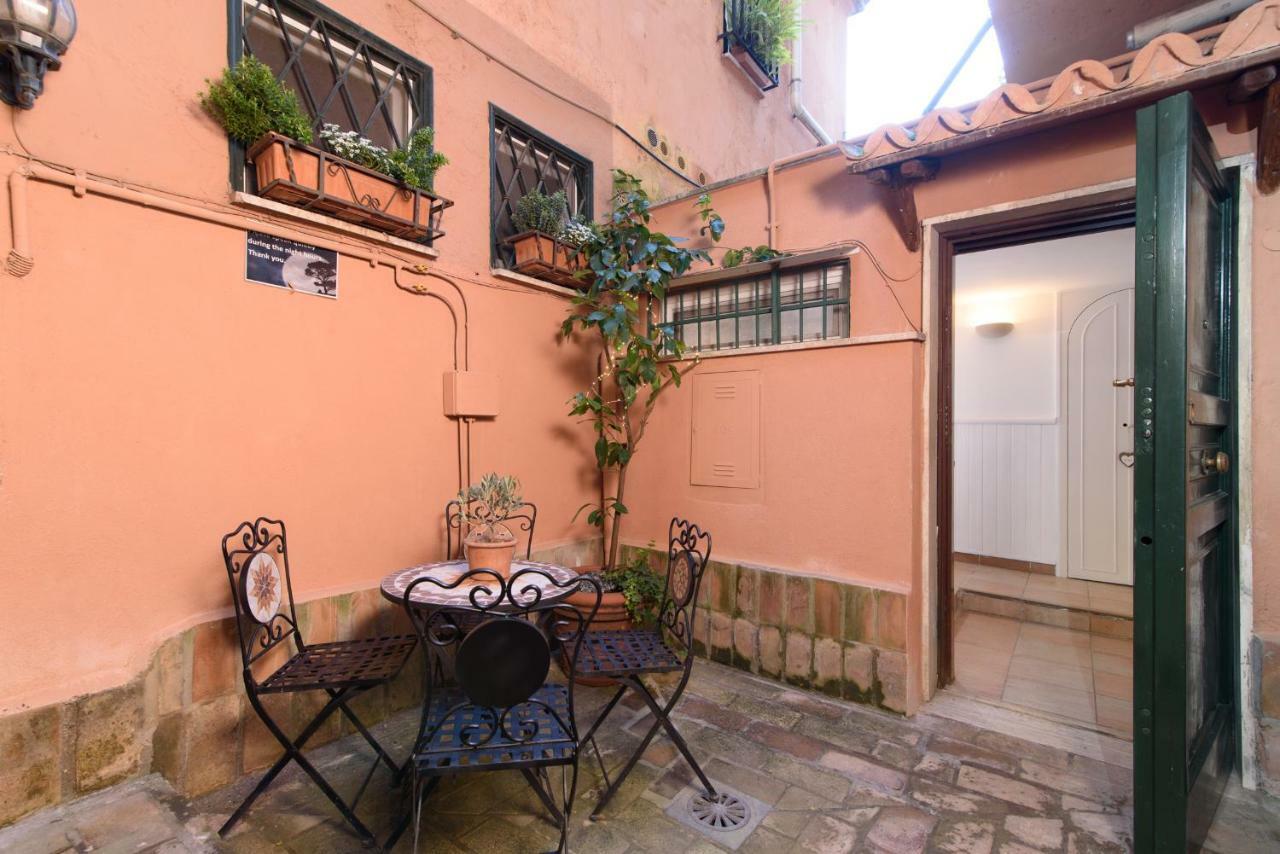 Lovely With Garden In Vatican Museums Trastevere Apartment Рим Екстериор снимка